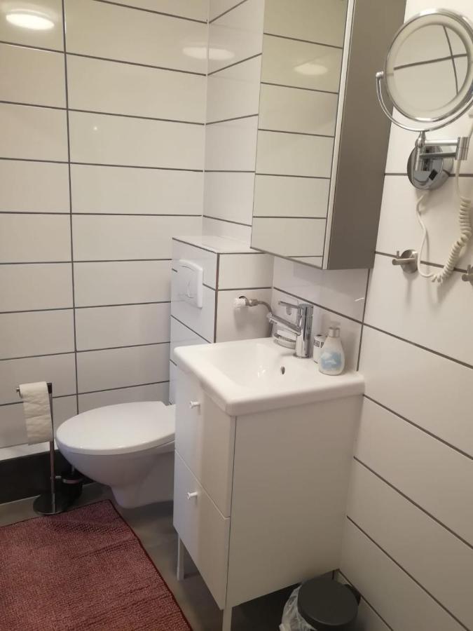 Kleine Galerie Apartment Fuer 3 Mit Kueche Kamin Netflix Parken Und Hofladen Steinhofel Exterior photo